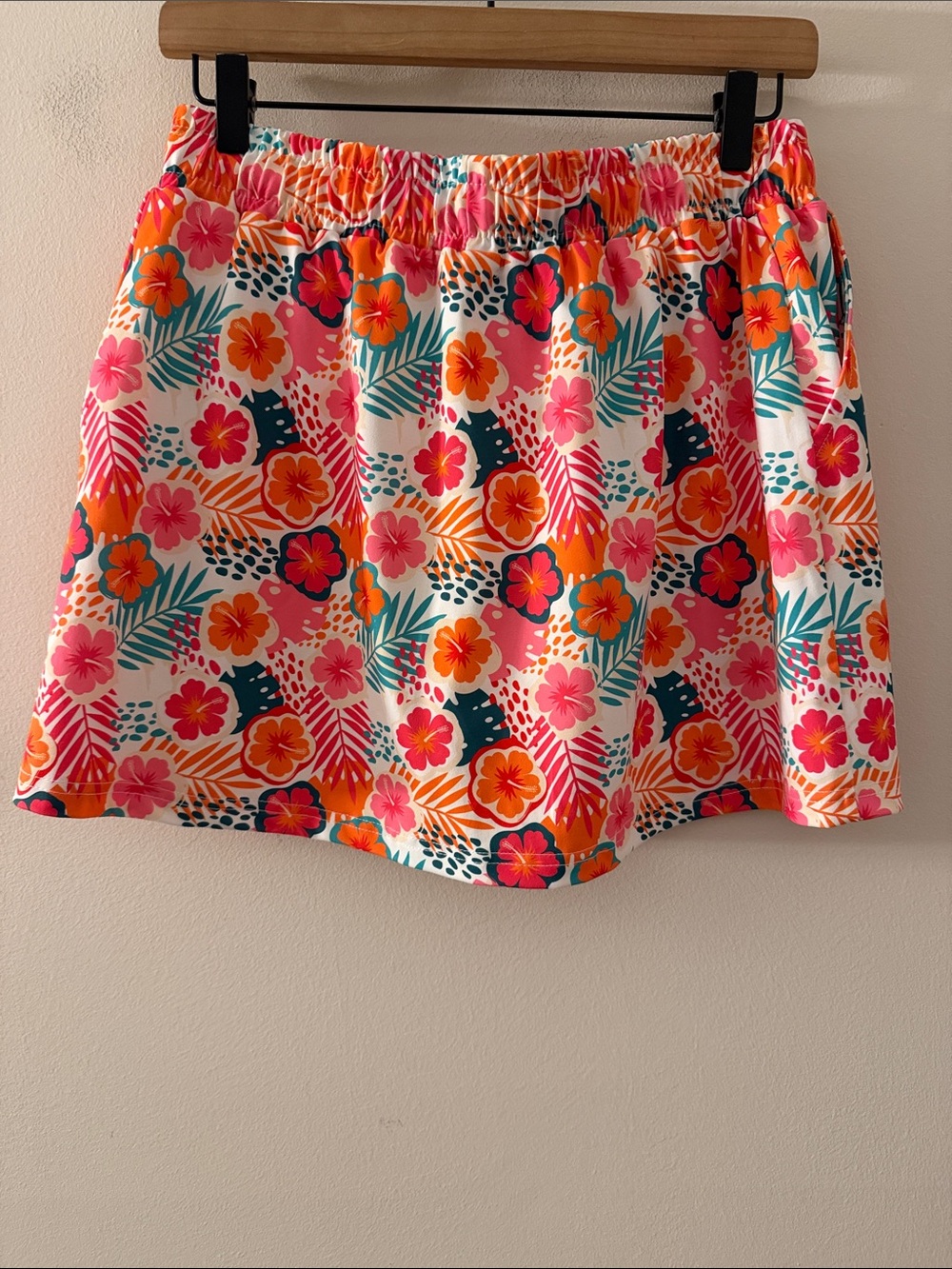 Jess Lea Skort floral Hawaii hibiscus Paradise Passion M NWT - Picture 2 of 5